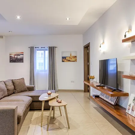 A Comfy 2br With Balcony Views In By 360 Estates Apartment *