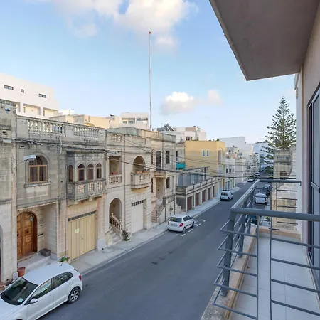 A Comfy 2br With Balcony Views In By 360 Estates Kalkara
