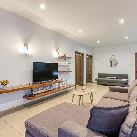 A Comfy 2br With Balcony Views In By 360 Estates Apartamento