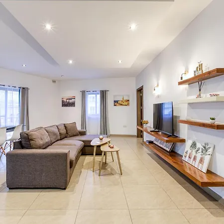A Comfy 2br With Balcony Views In By 360 Estates Lejlighed Kalkara