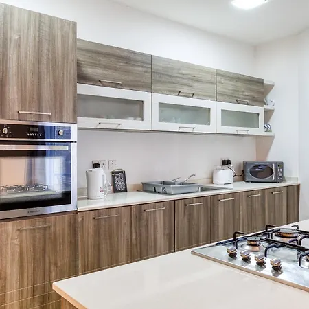 A Comfy 2br With Balcony Views In By 360 Estates *