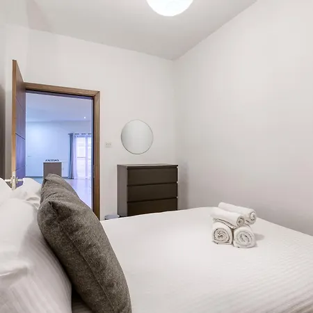 A Comfy 2br With Balcony Views In By 360 Estates Apartamento Kalkara