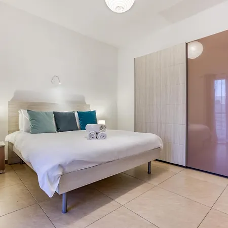A Comfy 2br With Balcony Views In By 360 Estates Apartamento