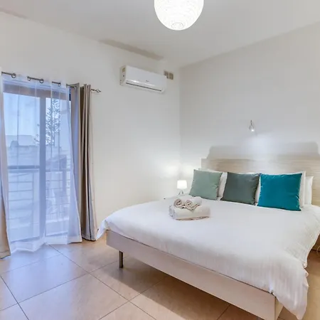 A Comfy 2br With Balcony Views In By 360 Estates Kalkara