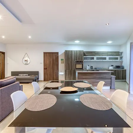 Apartamento A Comfy 2br With Balcony Views In By 360 Estates *