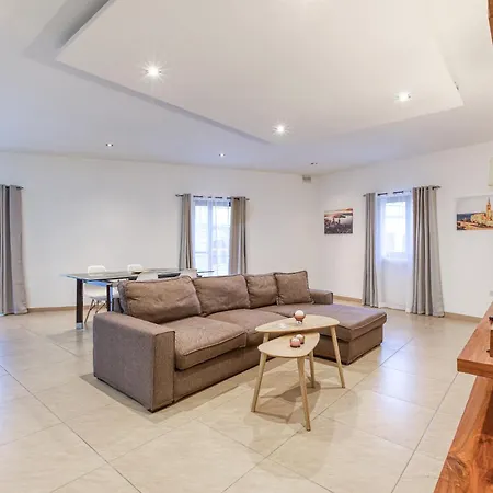 A Comfy 2br With Balcony Views In By 360 Estates * Kalkara