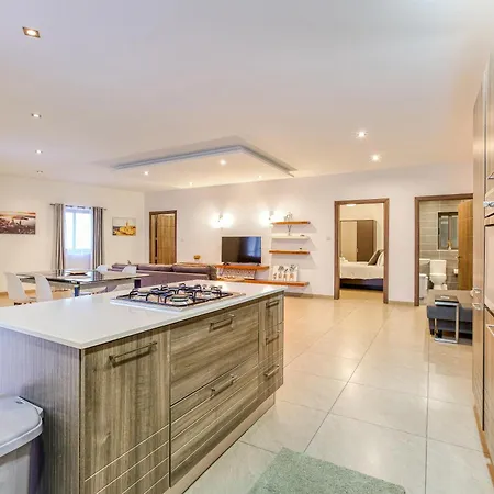 A Comfy 2br With Balcony Views In By 360 Estates Kalkara