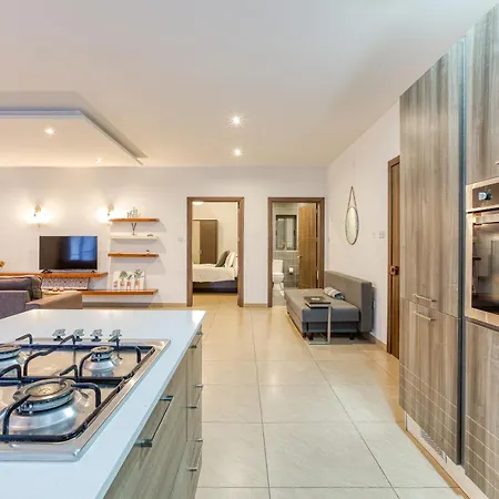 A Comfy 2br With Balcony Views In By 360 Estates Kalkara