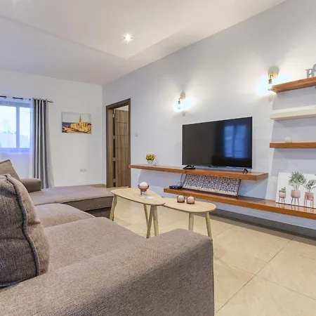 Apartamento A Comfy 2br With Balcony Views In By 360 Estates *